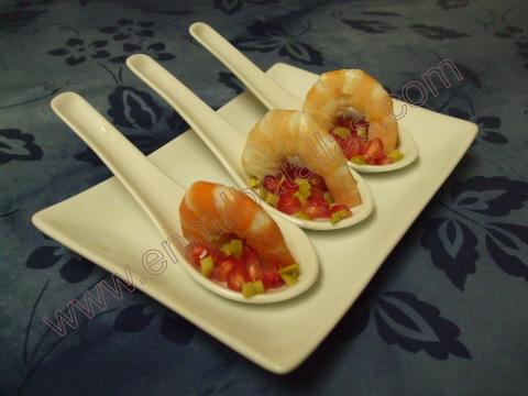 Cucharitas de langostinos a la vinagreta de granada